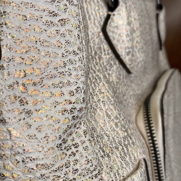 NWT Aimee Kestenberg Sunbury Leather Tote - ROSE GOLD PEBBLE METALLIC - Picture 12 of 16